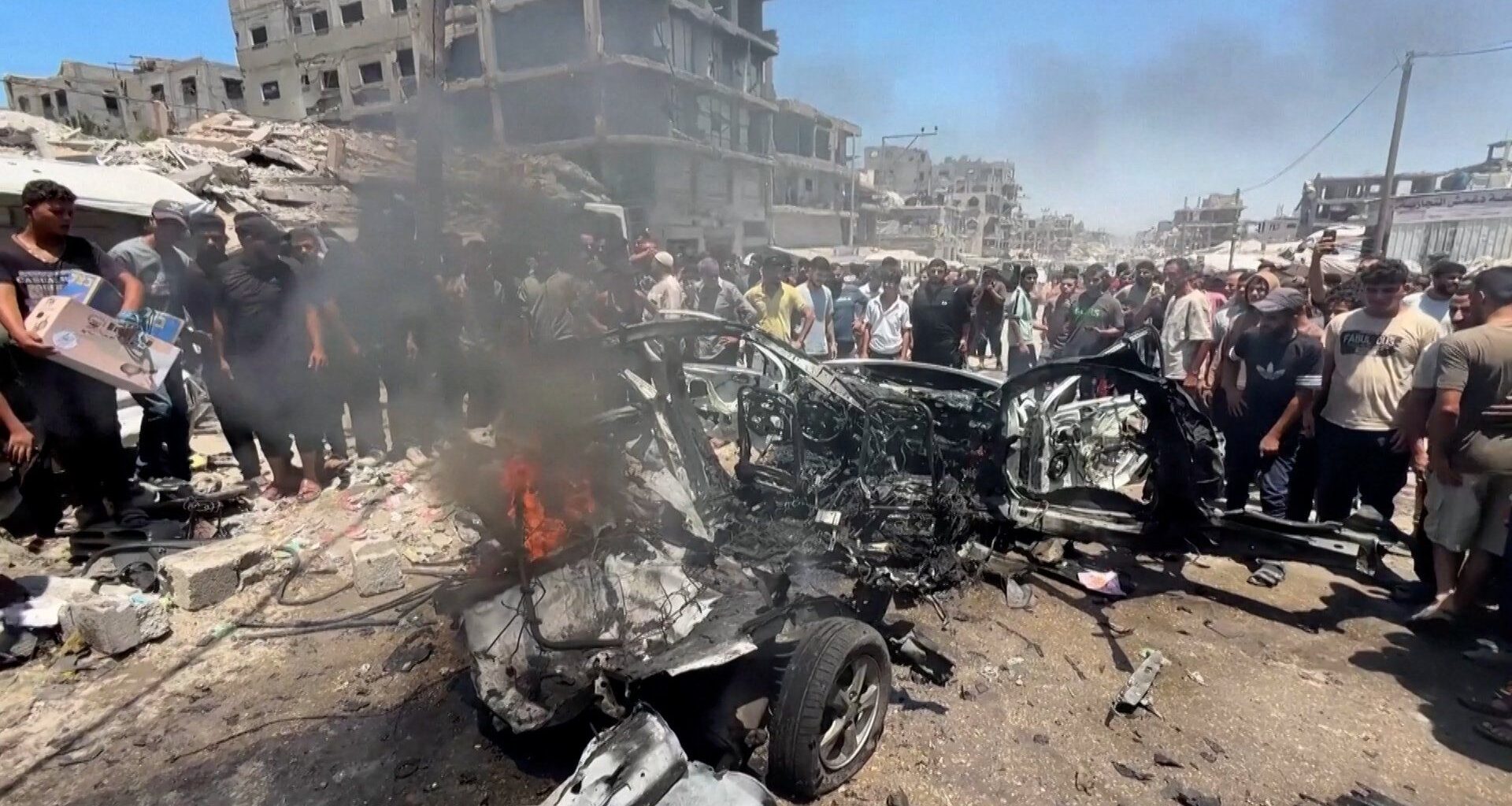 Israeli air strike injures 14 in Gaza City | Housing