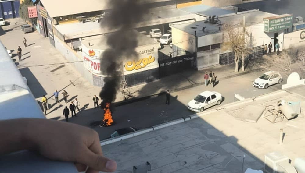 Protesters confront the regime in Shiraz during ongoing demonstrations, January 7, 2026.