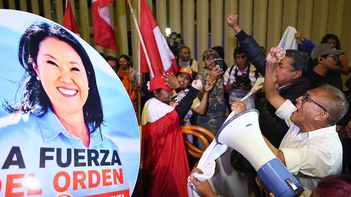 Keiko Fujimori supporters