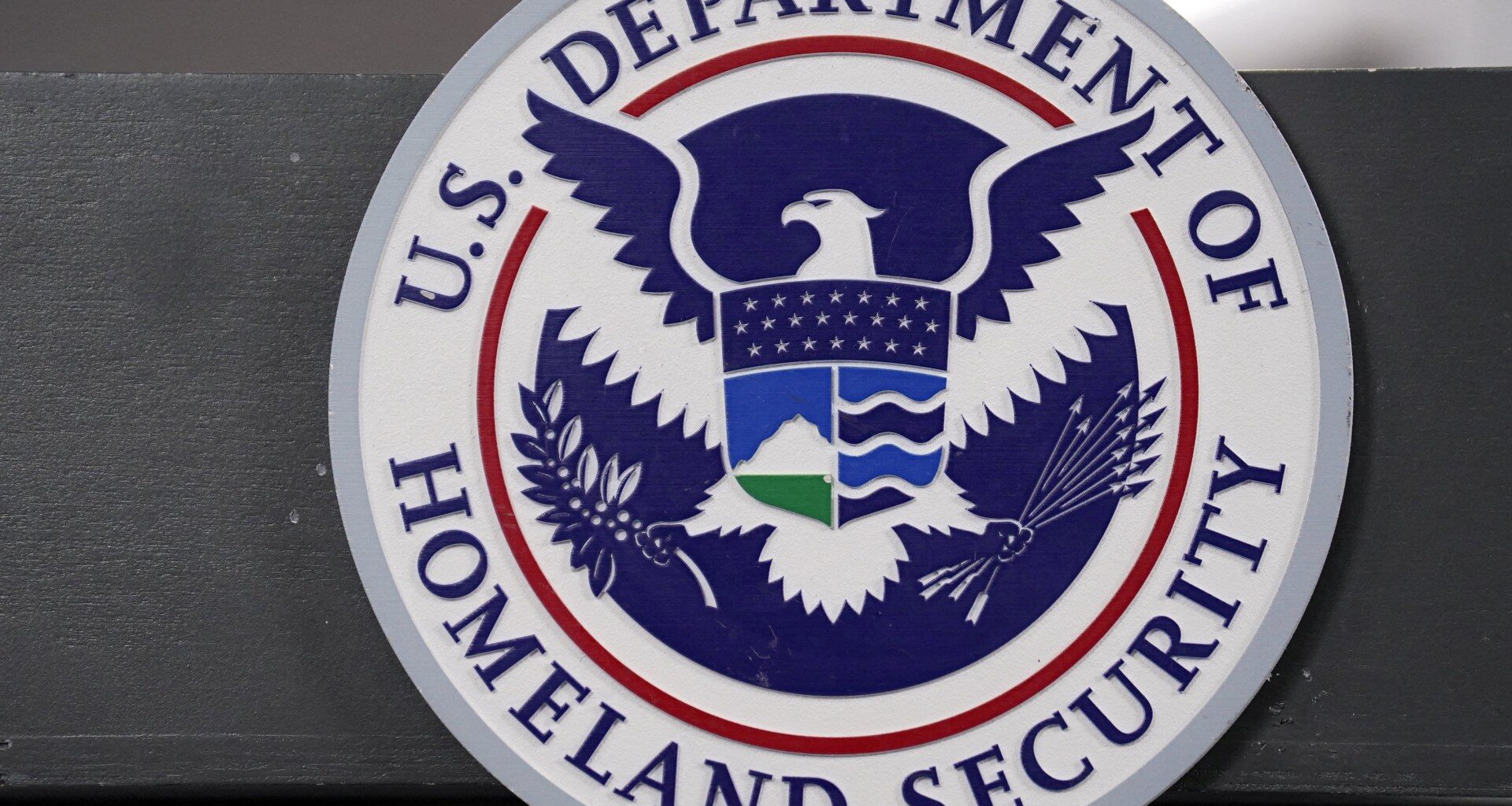 Trump limits length of visas for students, exchange visitors, journalists | Donald Trump News