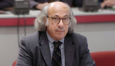 Iranian artist and sculptor Reza Olia, a longtime member of the National Council of Resistance of Iran, at an NCRI meeting