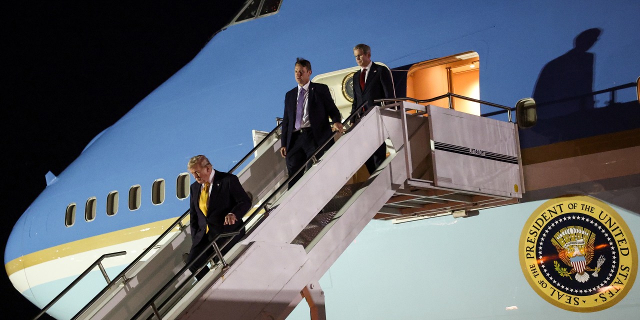 Fears Over New Luxury Jet Forced Trump Back to an Old Air Force One After Israeli Warning