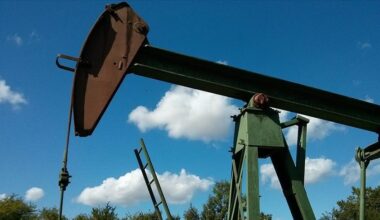 Oil prices fall around 6% on hopes for US-Iran diplomacy