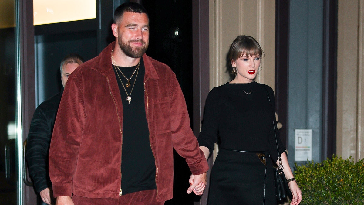 Taylor Swift and Travis Kelce walk together