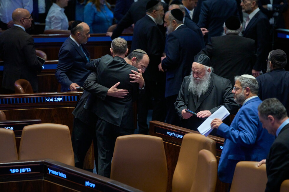 Israeli Knesset dissolves for Oct. 27 elections
