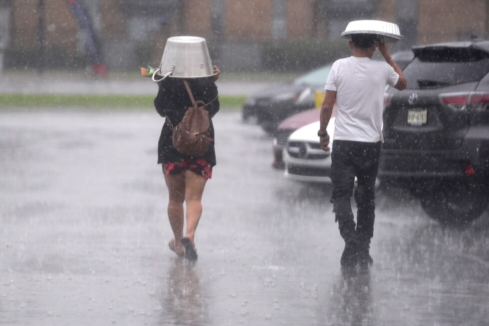 Forecasters predict strengthening El Nino to reach historic levels