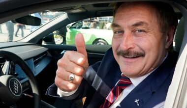 Trump endorses 'Pillow Man' Mike Lindell for Minnesota governor