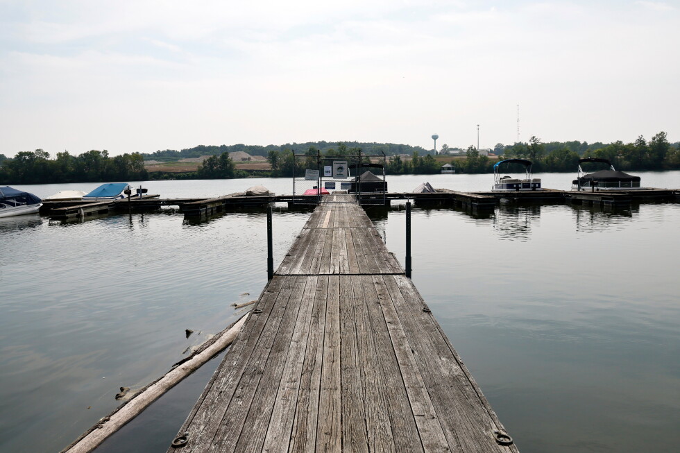 5 people die trying to save struggling simmer in an Ohio river