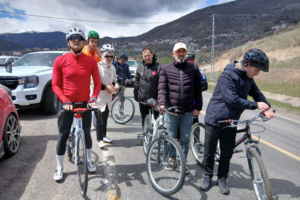 Cycling-enthusiast governor sacked in Turkey after viral shorts photo