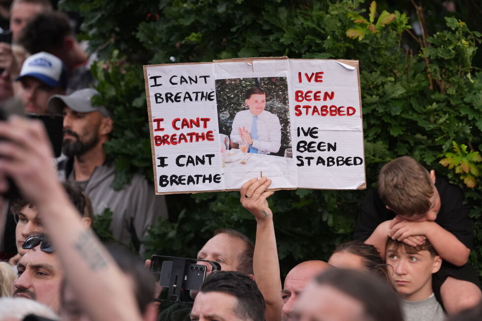 UK police face misconduct probe for arresting stabbing victim as he lay dying