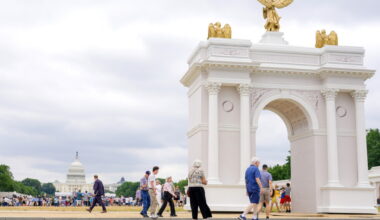 Trump's plan for a triumphal arch gets another review