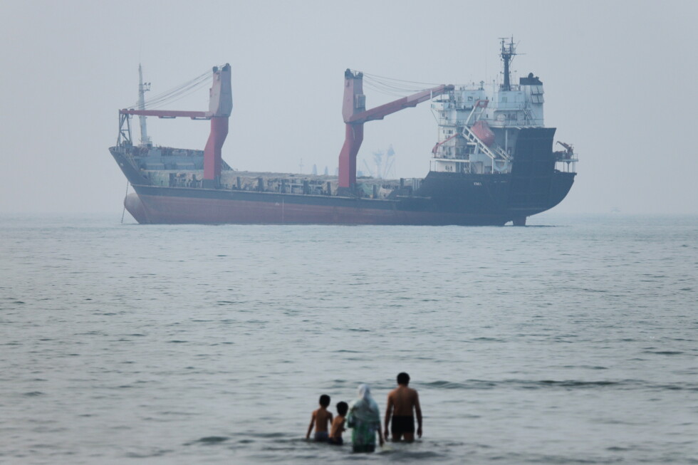 Ship runs aground in Strait of Hormuz, Iran says