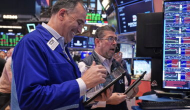 US stocks rise within 0.5% of their record, even as oil prices keep climbing