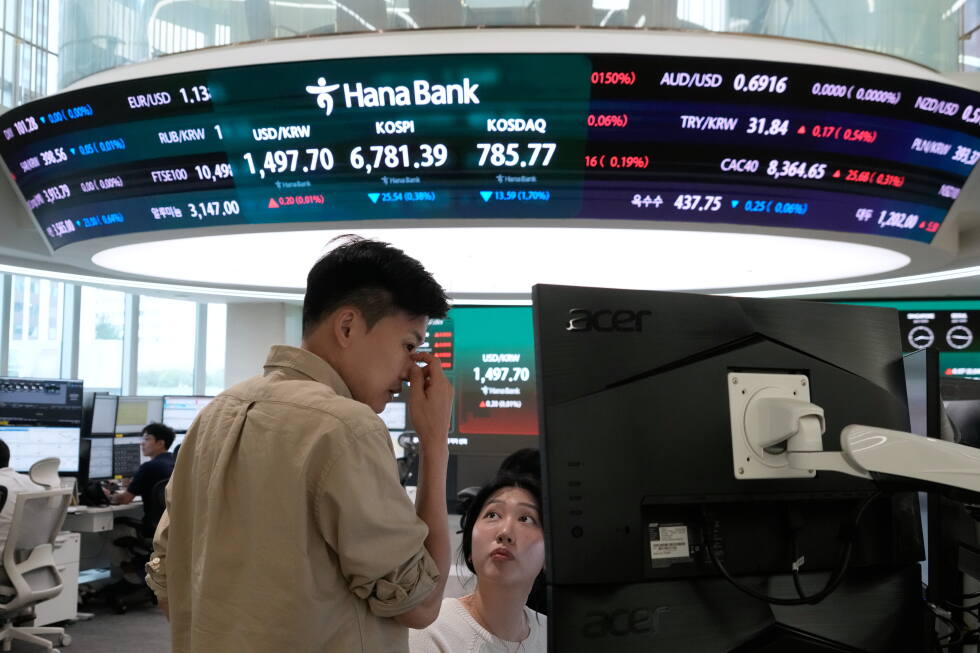 Oil prices gain and stocks are mixed as fighting in the Middle East intensifies