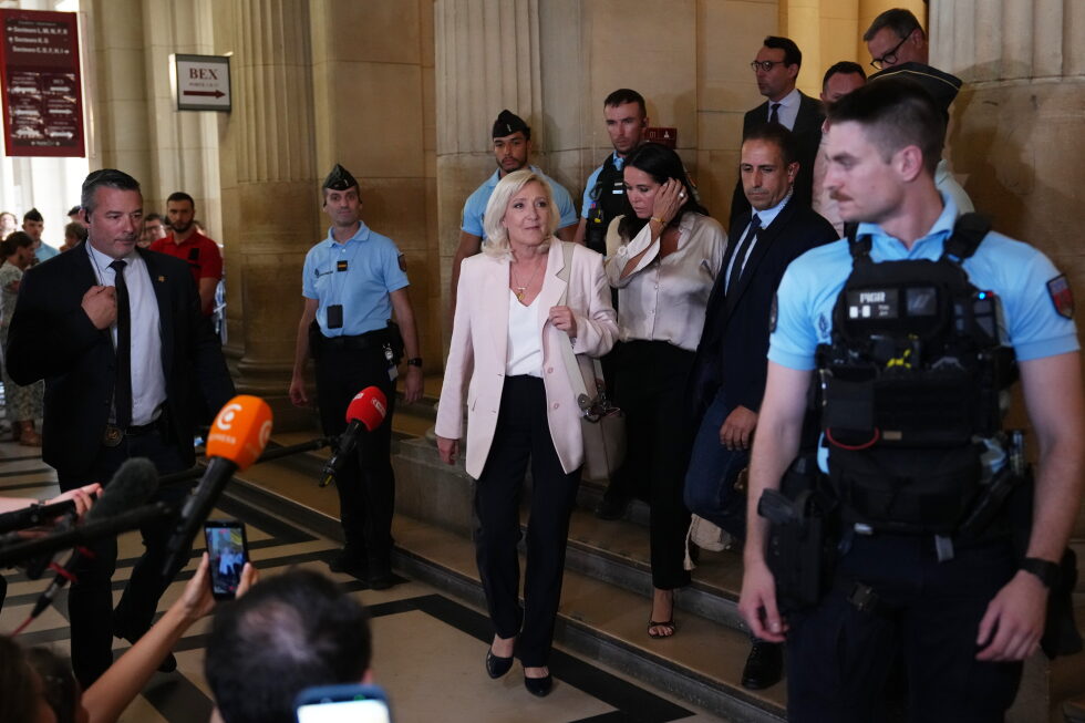 Le Pen to run for French presidency next year despite court-ordered monitor