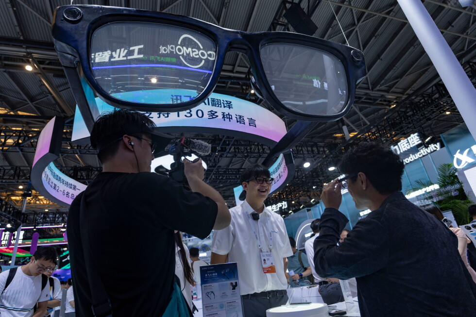 Photos show Chinese companies showcasing AI technology and robots at science forum