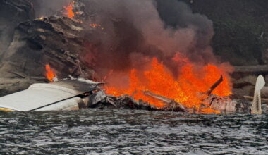 Seaplane crashes into island north of Seattle, all 11 people rescued