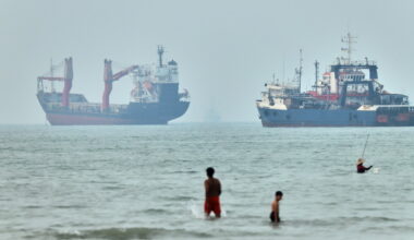 Oil prices ease after US and Iran pause their attacks