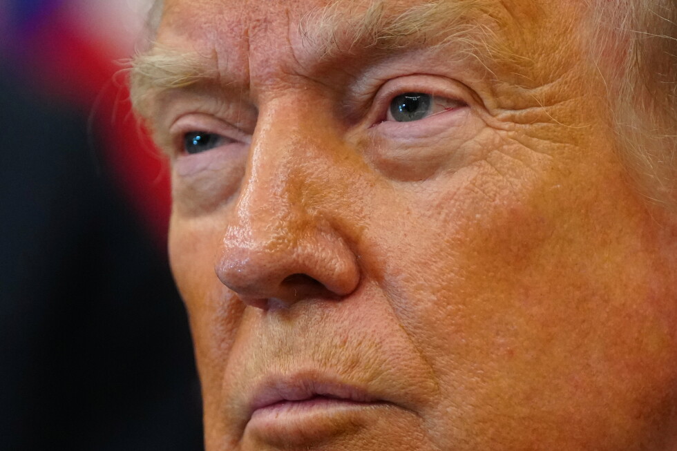 US Mint begins producing $1 coin with Trump's face on it
