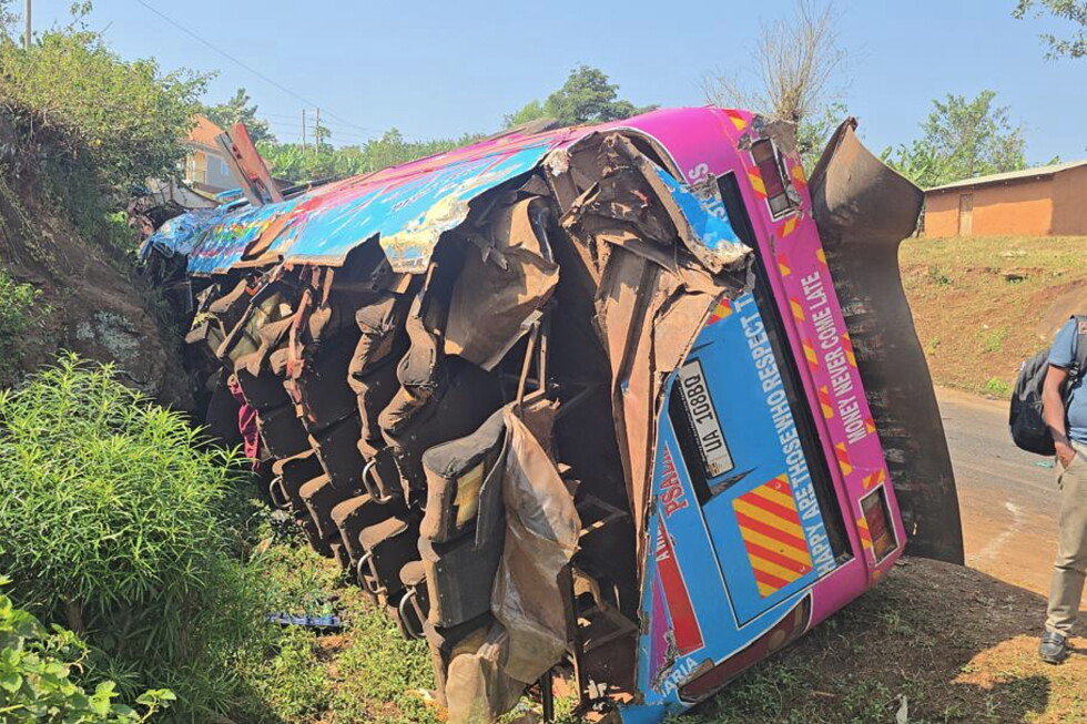 At least 20 children and 1 adult killed in Uganda school bus crash