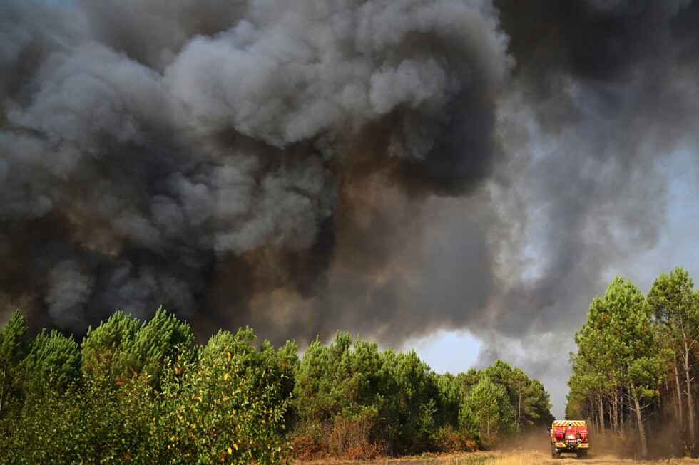 French authorities allow 84,000 wildfire evacuees to return home