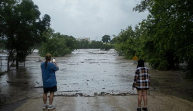 Catastrophic Texas flooding leaves at least 1 dead