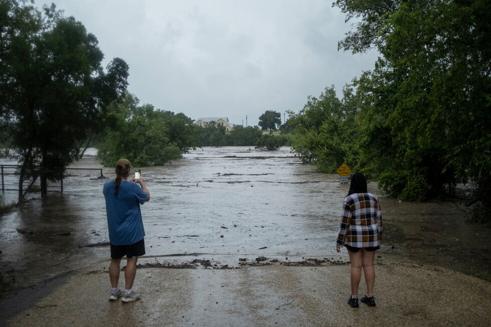 Catastrophic Texas flooding leaves at least 1 dead