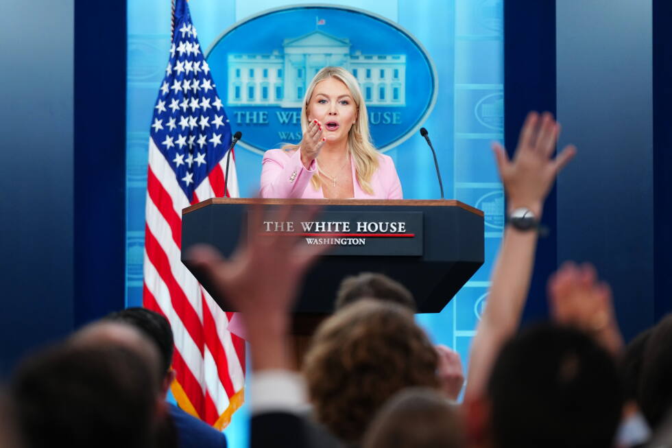 Trump's teleprompter operator on unpaid leave for alleged Kalshi bets on Trump speeches