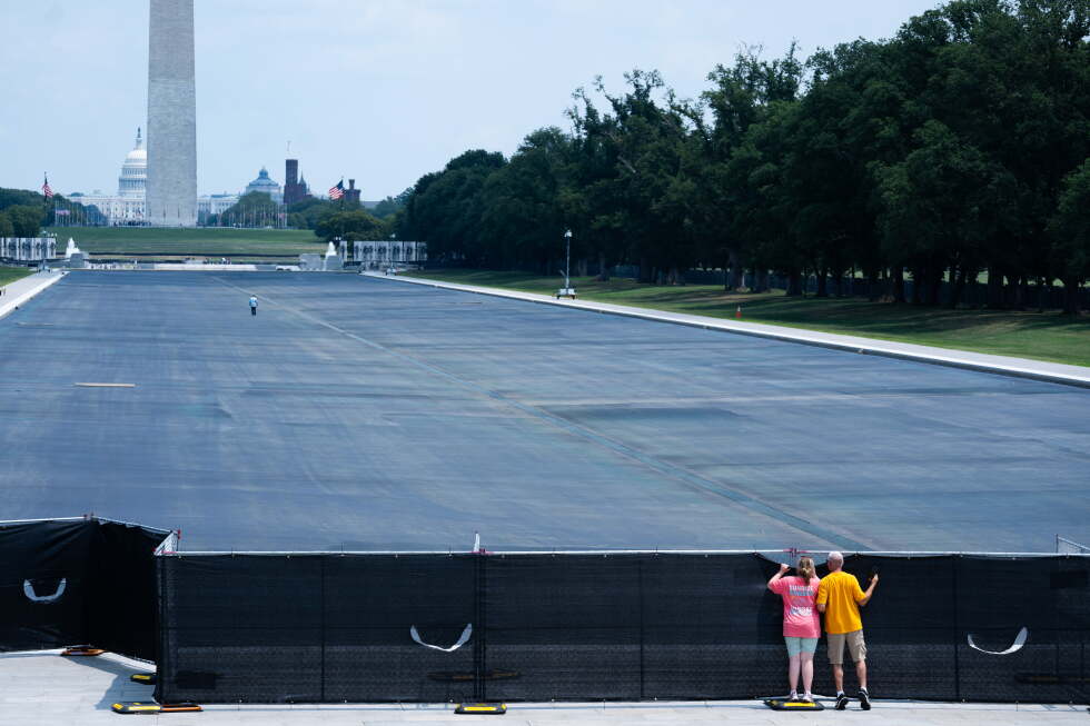 Man charged with damaging Reflecting Pool cites 'irregularities'