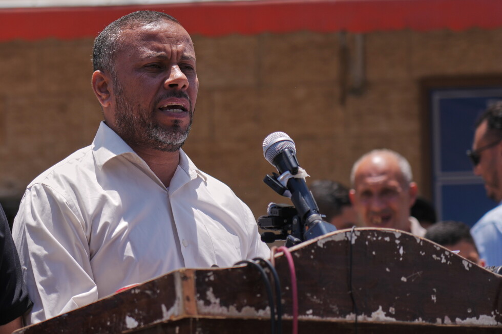 Hamas dissolves Gaza government, plans power transfer to UN-backed committee
