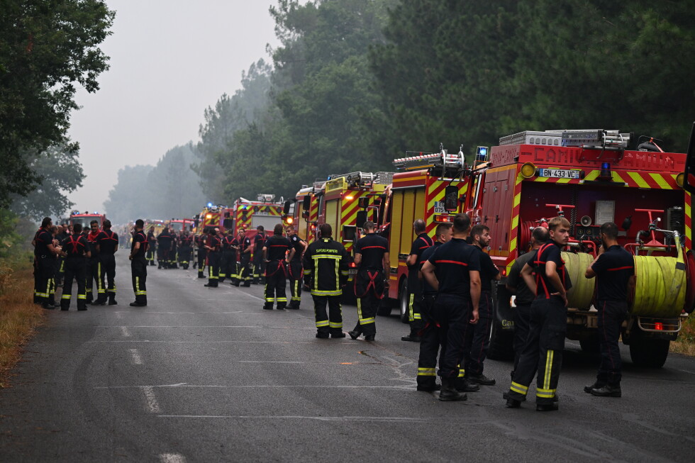 Massive wildfire prompts evacuation in the French city of Bordeaux