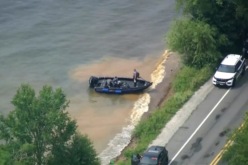 3 dead and 7 rescued after boat capsizes in storm on Wisconsin's Lake Geneva