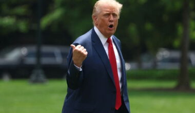 Trump Convenes Cabinet at Camp David Amid Simmering Iran War