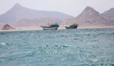 Houthis Pushing to Model Iran's Hormuz Control in Red Sea, Yemeni FM Says