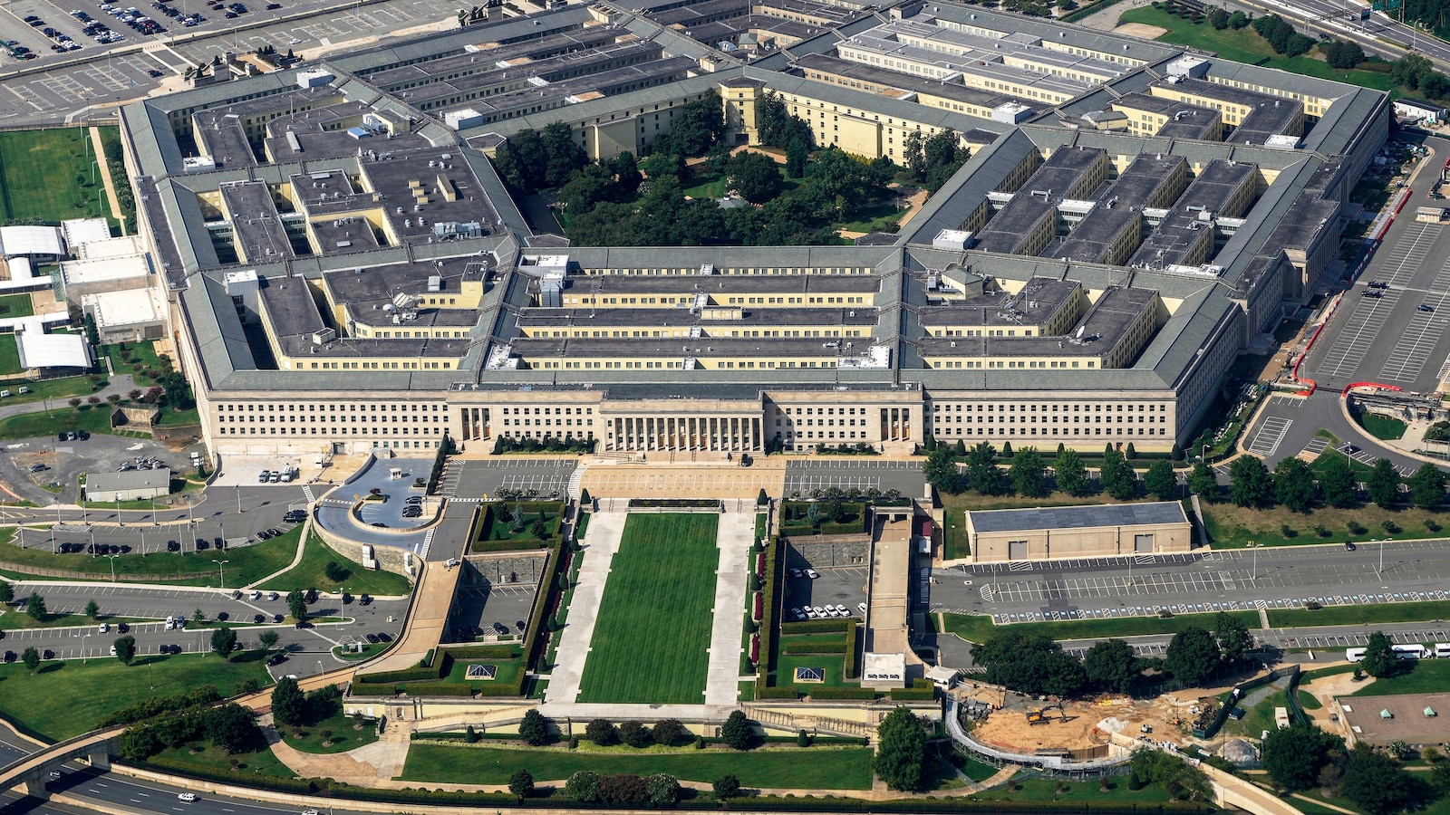 Judge orders Pentagon to lift policy that NYT journalists be accompanied by an escort
