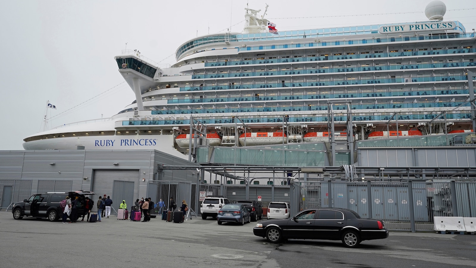 125 passengers and crew hit with highly contagious stomach virus on cruise