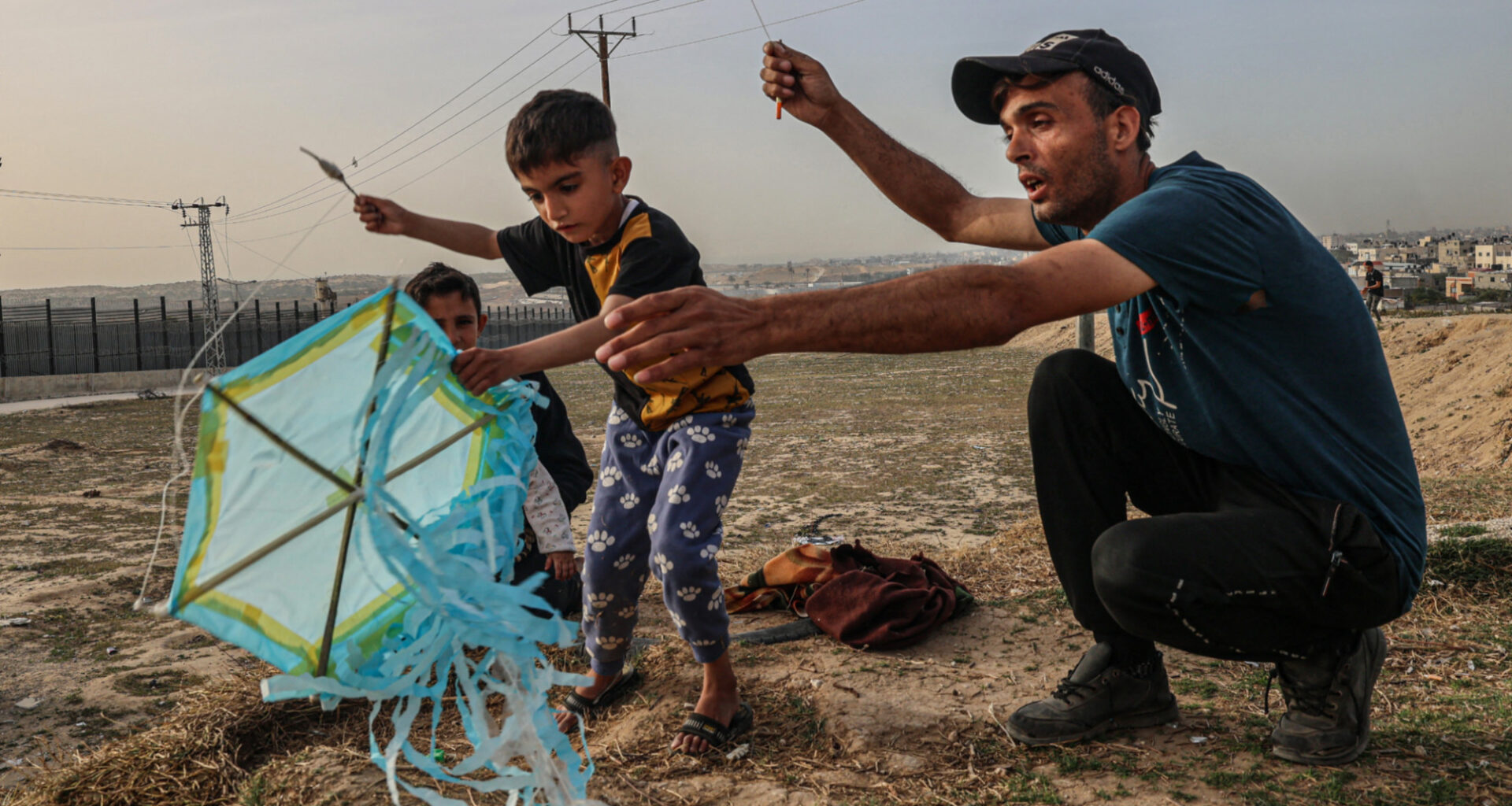 Israel to expel Palestinians in Gaza over kites flown by children