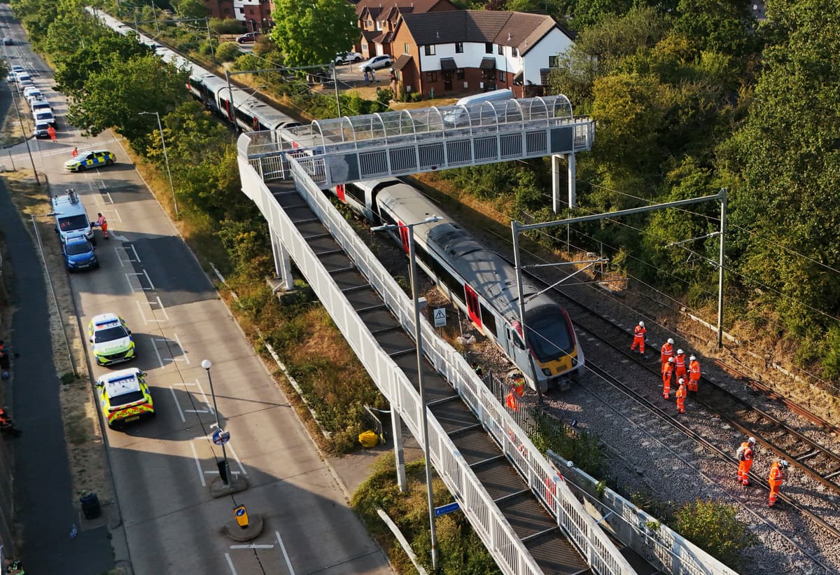 Second London train derails in 24 hours causing travel chaos - London Evening Standard