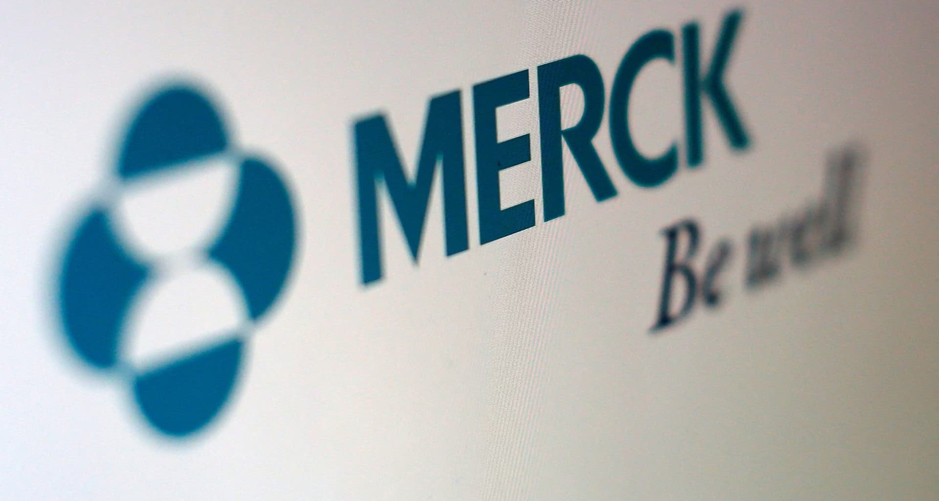 Moderna, Merck cancer vaccine shows initial late-stage melanoma data