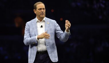 Cisco's stock drops despite earnings, revenue beat