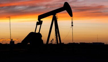 Oil on track for weekly loss even as Iran tensions simmer