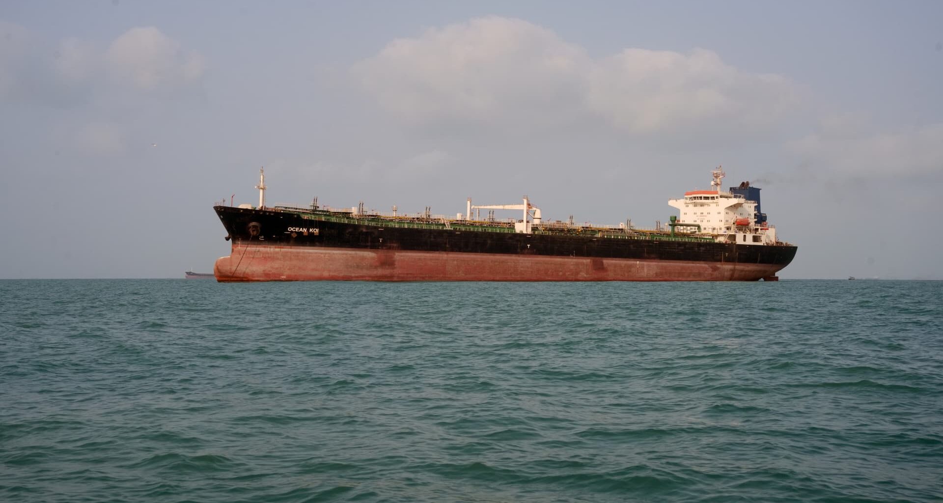 Oil moves higher as U.S. threatens 'economic isolation' of Iran
