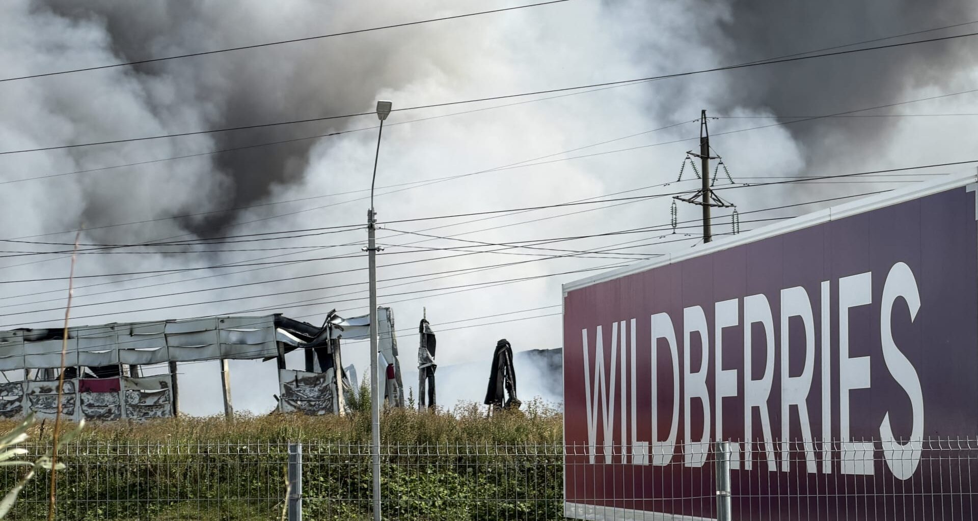 Russia hits Ukraine steel plant, Kyiv attacks Moscow region