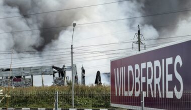 Russia hits Ukraine steel plant, Kyiv attacks Moscow region