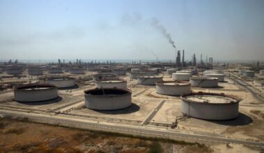 Saudis Offer Oil Near Oman in Possible Sign of Shuttling