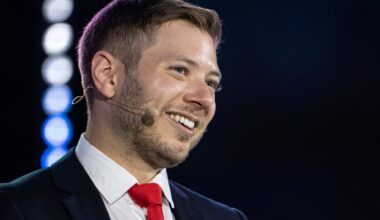 Israel says Netanyahu’s son ‘urgently evacuated’ from the US after threat | Benjamin Netanyahu News