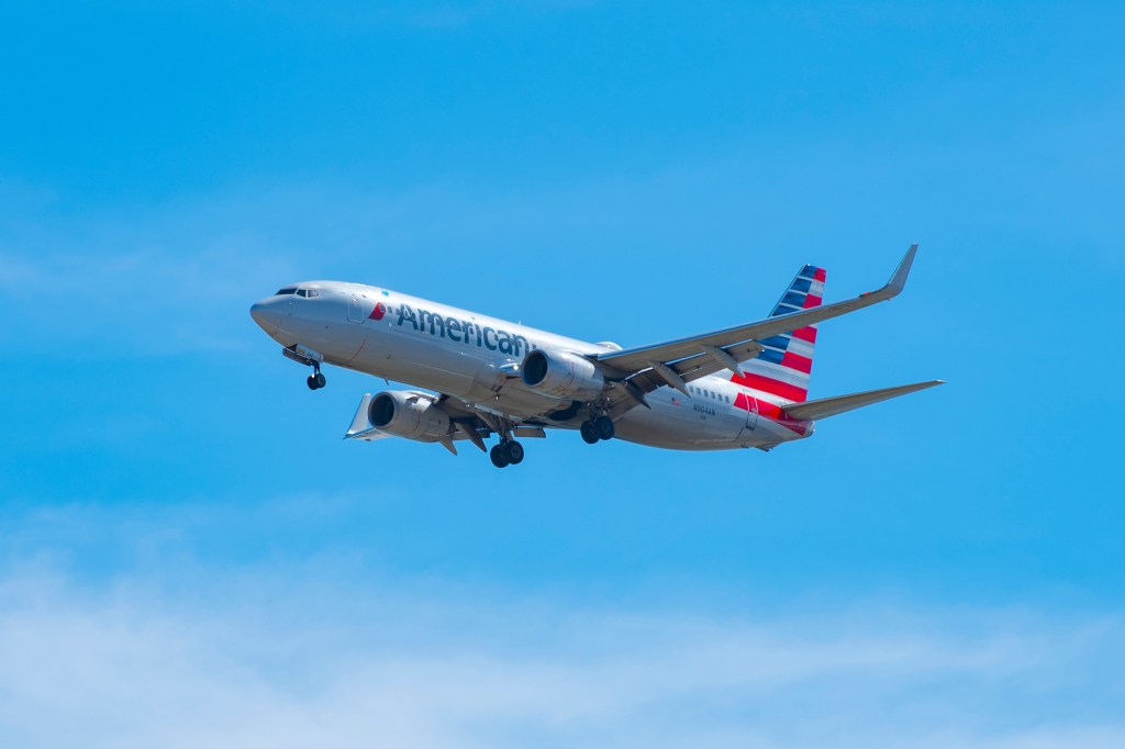 American Airlines Boeing 737-800, registration N904AN, landing at Boston Logan International Airport.