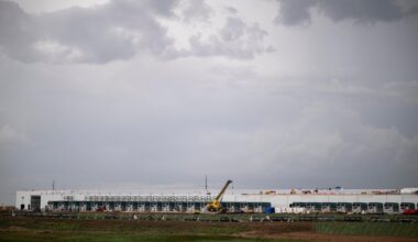 Abbott Says Data Centers 'Dug Their Own Grave'