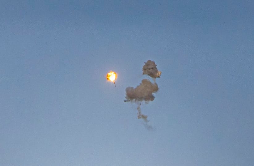ANTI-MISSILE BATTERIES fire interception missiles toward incoming ballistic missiles launched from Iran, as seen over Jerusalem, during the war with Iran and ongoing missile fire toward Israel, April 4, 2026.