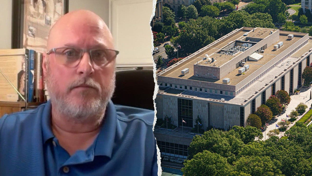 Smithsonian accused of replacing education with activism, historian says
